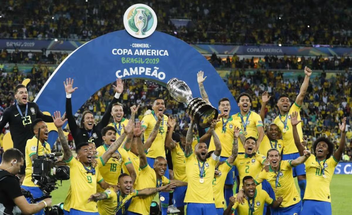 Luix_mt's tweet photo. @hirunomisaikyo Bom, se você considerar apenas os últimos 3 anos, sim, mas isso se deve muito a problemas internos da nossa confederação, à troca excessiva de treinadores e rotação de elencos.

Copa América 2019: Campeão
Copa América 2021: 2°
Olimpíadas 2020: Campeão
Pan-Americanos 2023: Campeão https://t.co/vEpqUC7YLF