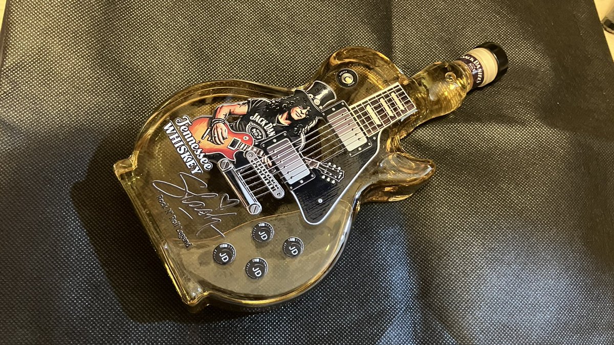 kururucool's tweet photo. ROCK魂溢れるいただきもの🥃
ありがとうございます🙇 https://t.co/CzquvnsoPl