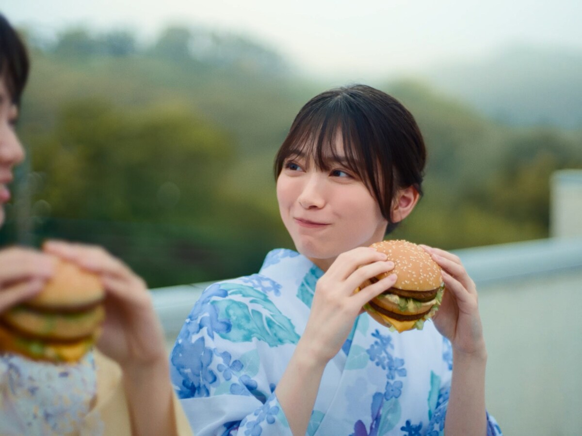 natalie_mu's tweet photo. 櫻坂46森田ひかるの夏と前髪
変わらない絆を描くマクドナルド新CM

🔽記事本文はこちら（写真10枚あり）
https://t.co/0J7h6bK1VF

#櫻坂46 #マクドナルド https://t.co/NHdZqmJbpM