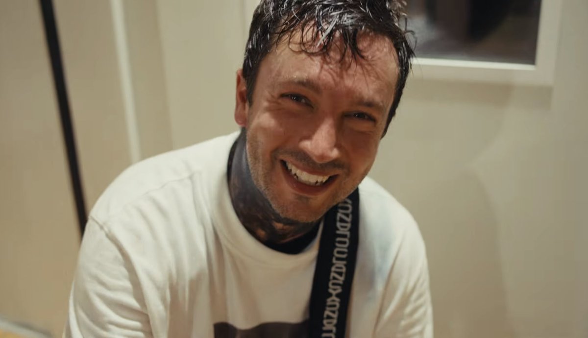 strikesstrikeon's tweet photo. smiley tyler in italia ti devo tutto nano malefico https://t.co/BnR4WJrgu3