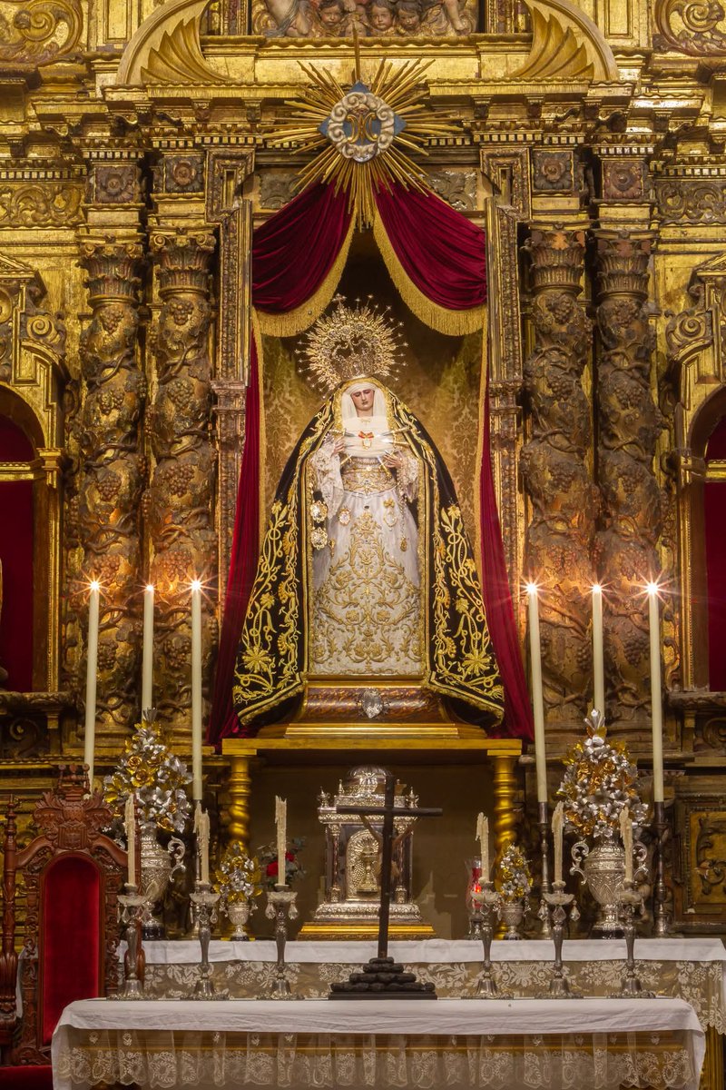 Hdadolores's tweet photo. Hoy miercoles, comenzando el primer dia del mes de julio y con motivo de la próxima celebración del cuarto aniversario de la Coronación Canónica de Nuestra Señora de los Dolores, ayer se procedió al cambio de vestimenta de las titulares marianas para esta efeméride. https://t.co/dffgSgSHKY