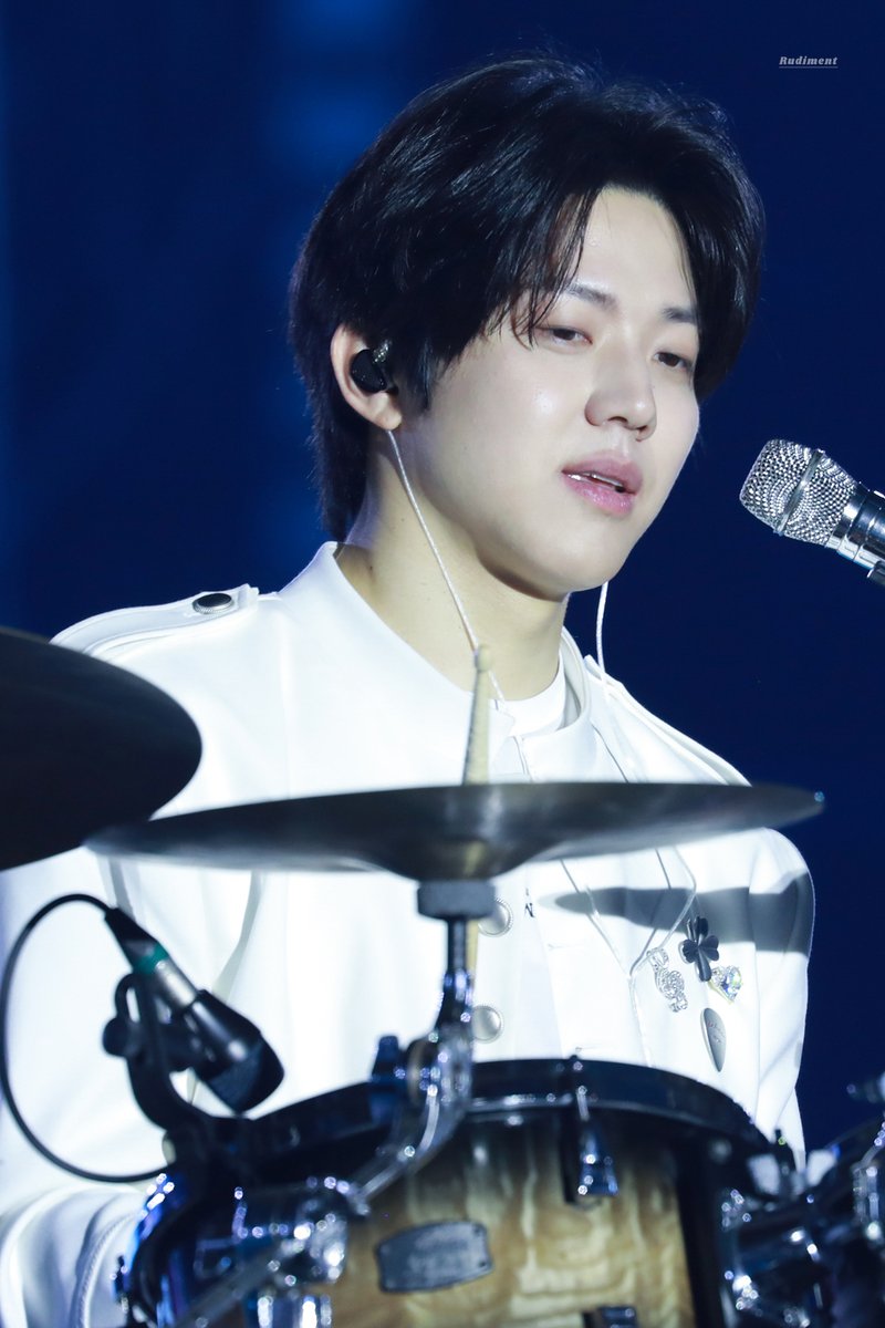 Rudiment_95's tweet photo. 260517 The DECADE in Busan [HQ]
#DAY6 #데이식스 #도운 #DOWOON https://t.co/9Adu1xY5Gl