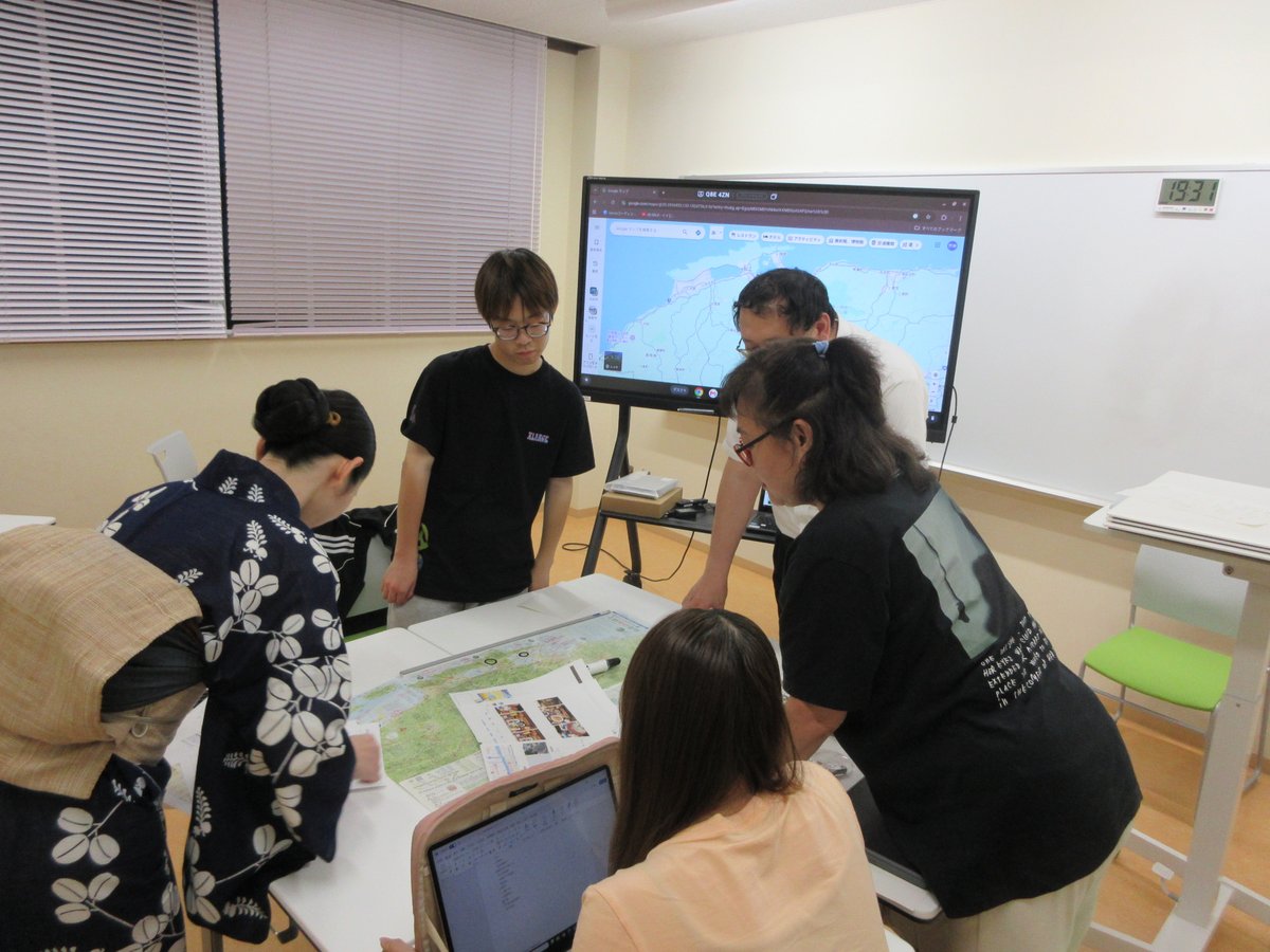 nightschoolj's tweet photo. 修学旅行の行き先、どう決めてました？
大学生やまな森るんるん隊のメンバー「うなぎ・郷恩料理梅乃井梅ノ井」の女将・宮﨑さんも交え、生徒たちが予算や時間の制限と戦いながら合意形成に挑んでます！迷うからこそ学ぶ価値がある https://t.co/7B0oxj7fgQ