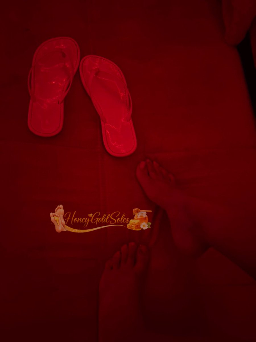 HoneyGoldSoles's tweet photo. Bathed in red, arches high, waiting for your worship 🫦🚨 #FootFetish #PrettyFeet #ToeTease #SoleWorship #FeetPics https://t.co/WvNSUNpEy4