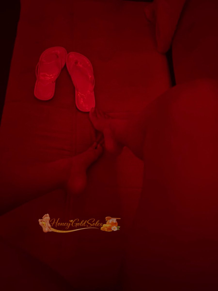 HoneyGoldSoles's tweet photo. Bathed in red, arches high, waiting for your worship 🫦🚨 #FootFetish #PrettyFeet #ToeTease #SoleWorship #FeetPics https://t.co/WvNSUNpEy4