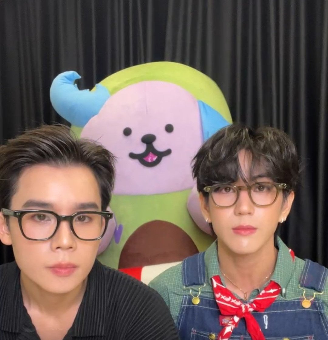 starsyjs's tweet photo. look how all 3 of them have the same expression 🤏🏻 https://t.co/ErLpnLq5eo