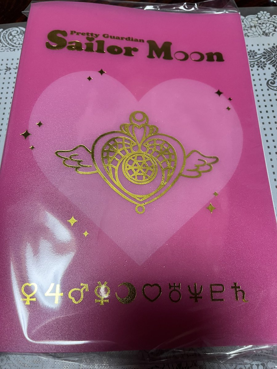 ファミマ限定セーラームーンバインダーゲットしたよ😄 カード売り切れ