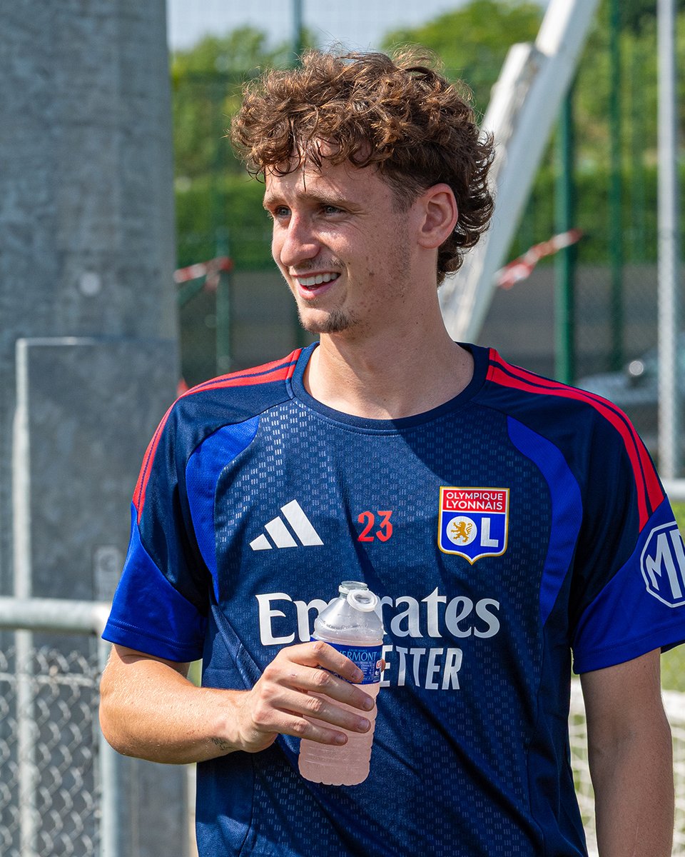 OL's tweet photo. Une reprise avec le sourire 🤩 https://t.co/gtYGJde5Fn