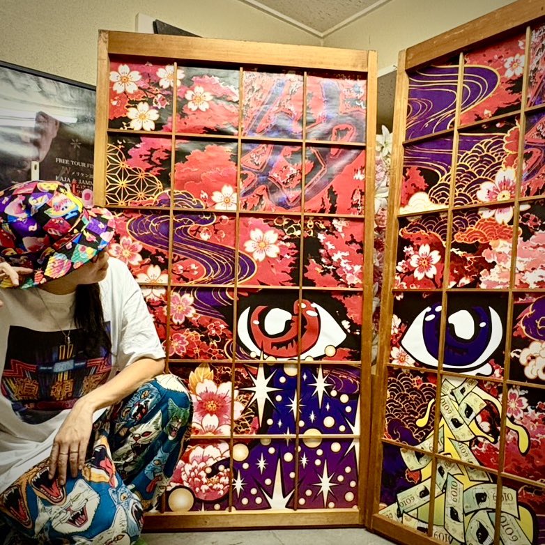 utamomo19's tweet photo. どうしても涙が出る時があるのは否めない。

どこまで強がれば良いのだろうか？
と
考えたら。

その答えは多分。

どこまでも。

強がれるなら、強がろうと思い切った昨日の夜。
強がってるうちに強くなってるかもしれないし。

さぁ、今日は大きなリボンを作るぞ。

写真は私が描いた 涙目ちゃんを障子にしたやつ。（笑）👁️

Love KAJA🐢🍑MOMO