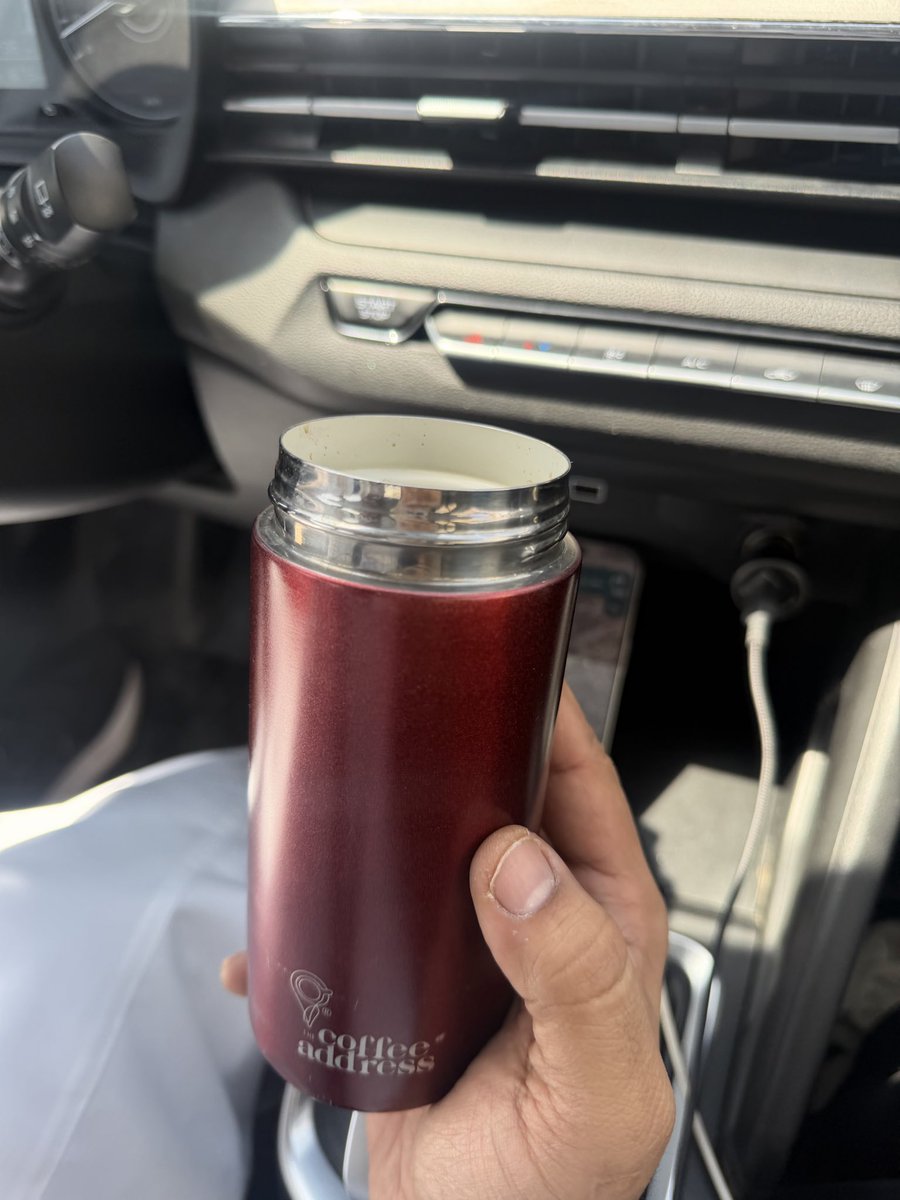 Al_sultan1's tweet photo. مشيت من الرياض الصباح، وصلت المدينةالمنوره
والغريب إني كل ما فتحت المق لقيت الثلج للحين مكانه 😅
ما توقعت ابد إنه يصمد كل هالطريق … اشكركم على هذا المق العظييم 😍 
@AddressCafe https://t.co/hM9r8ybv5O