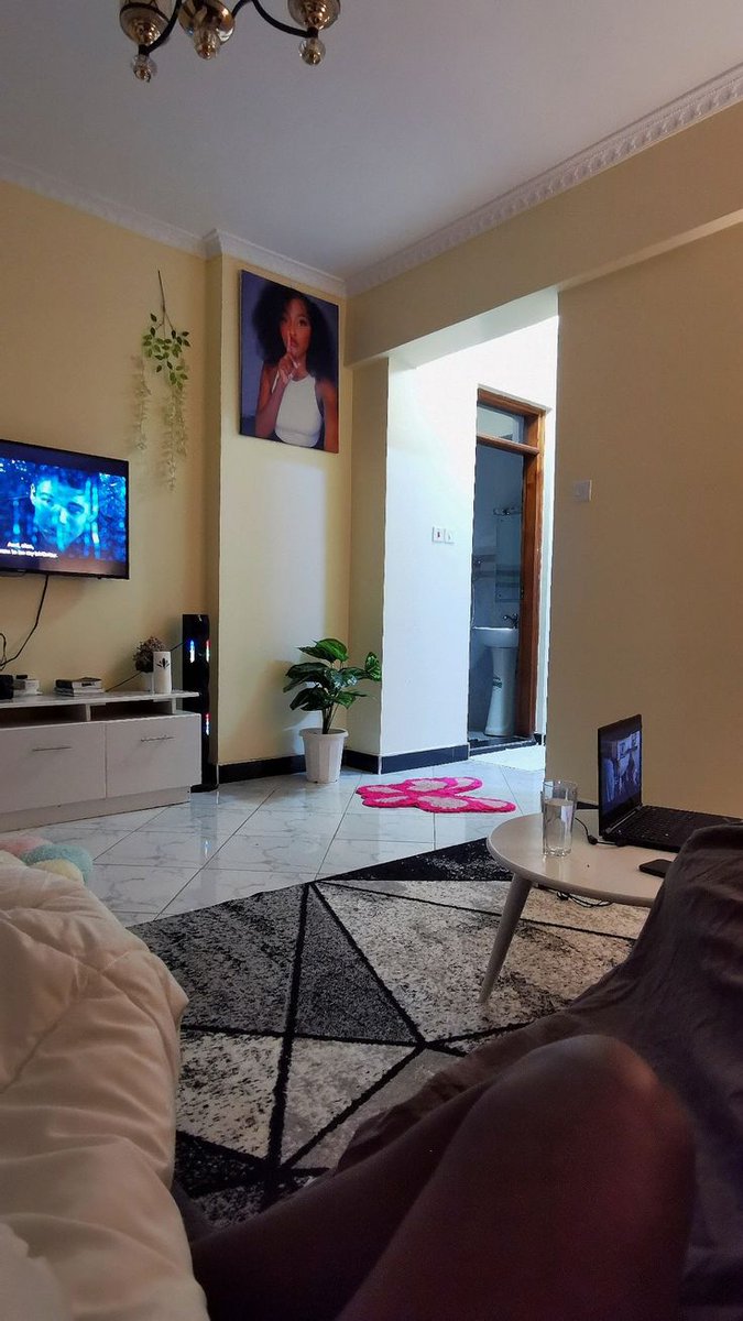 Judith112233's tweet photo. Guess what guys. I just got myself an apartment after leaving my parents house🥹

Congratulations to me 🎉💯
I'm practicing shaa 🌝🥲 https://t.co/FuwInA2tav