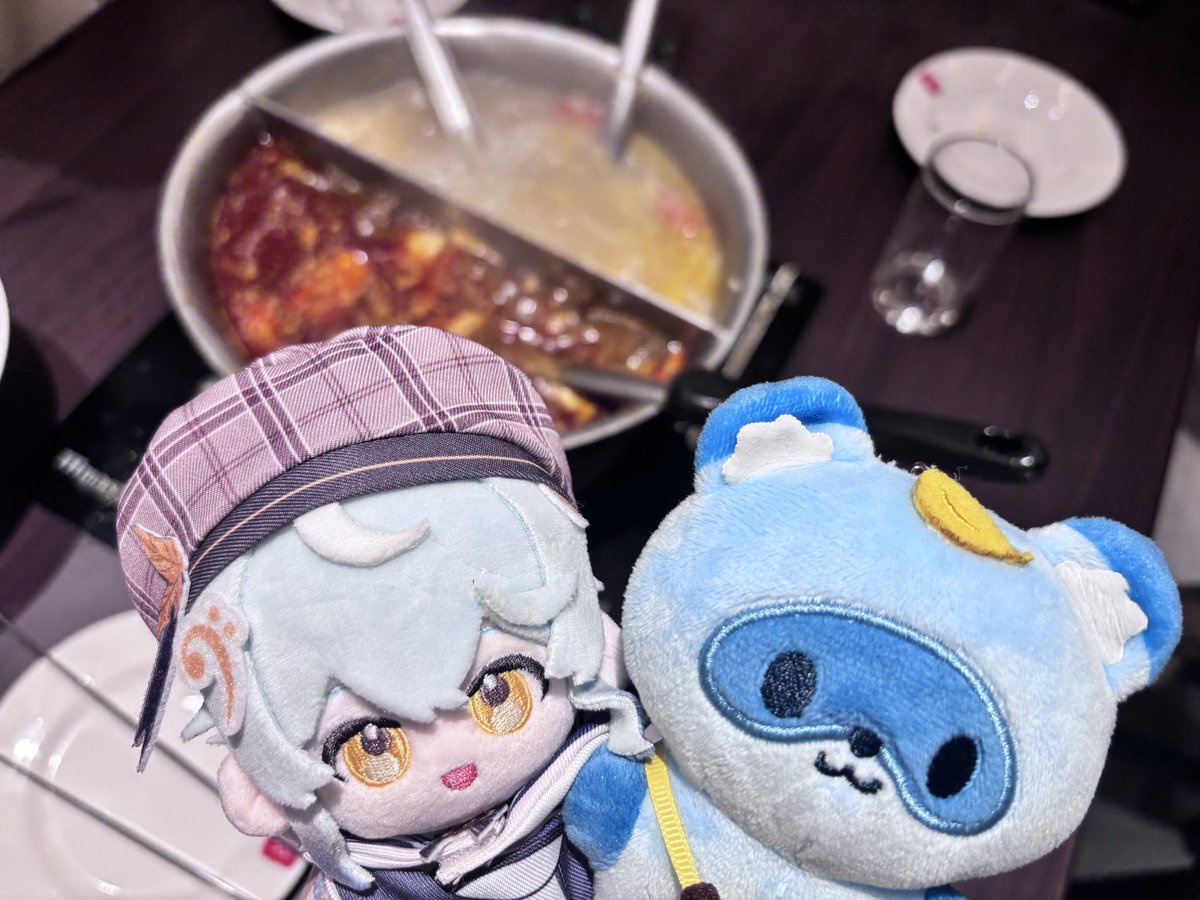 Reirei_Neon's tweet photo. 跟家人出門吃飯🍲
麻辣鴨血好好吃ㄛ https://t.co/vrOJ3xLIO8