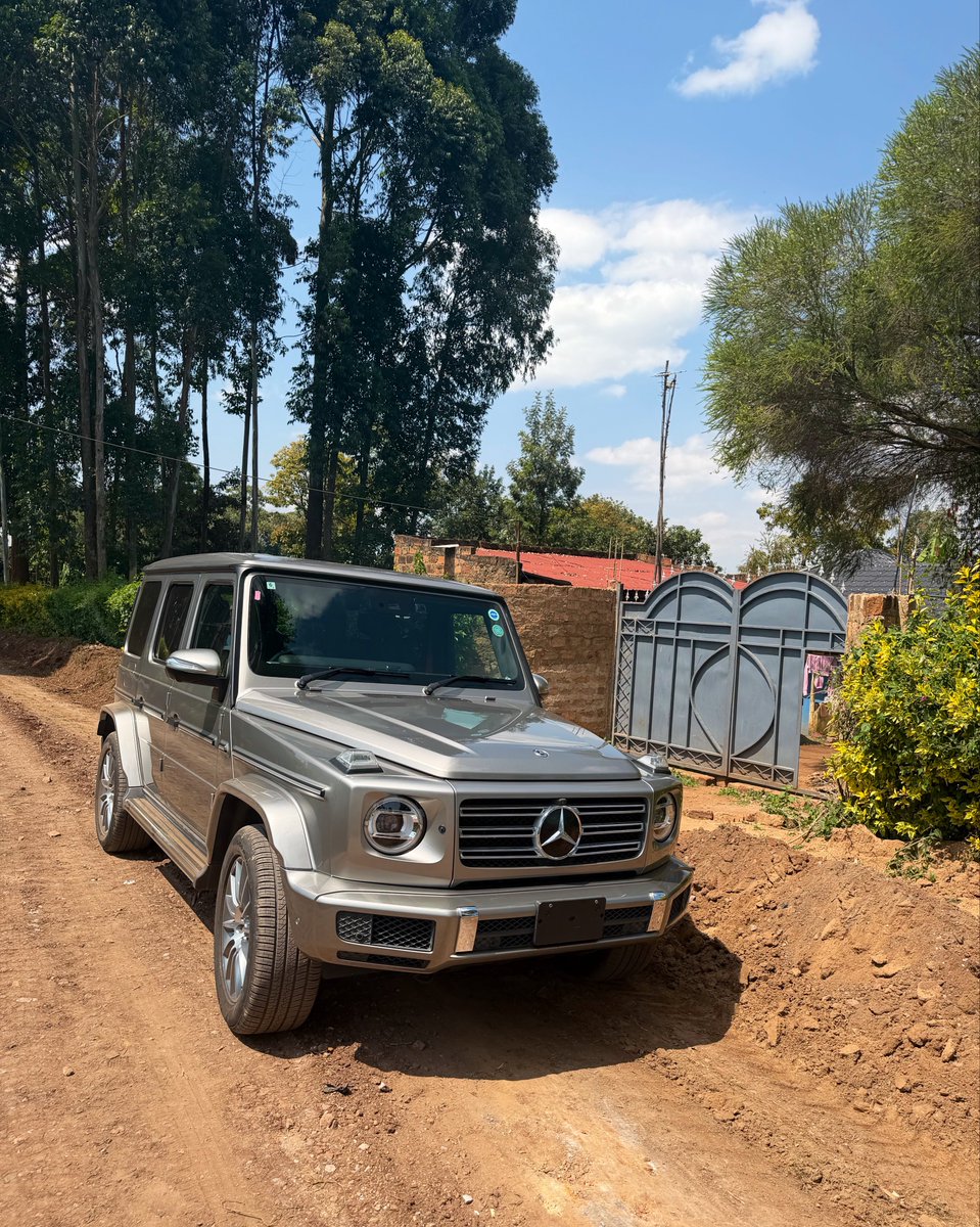 dklaston's tweet photo. 17/ Final verdict.
The G350d isn't perfect. It's heavy. It's thirsty for a diesel. The technology can be annoying. The boot and rear seats are tighter than expected. But every time you walk back to it after parking...You smile.

Some cars make sense. The G-Class makes a statement.And sometimes, that's enough.

I'll be taking it on another long trip soon.
Let's see if my opinion changes after a few more thousand kilometres and service.🚙 

END OF THREAD 🧵 🫡