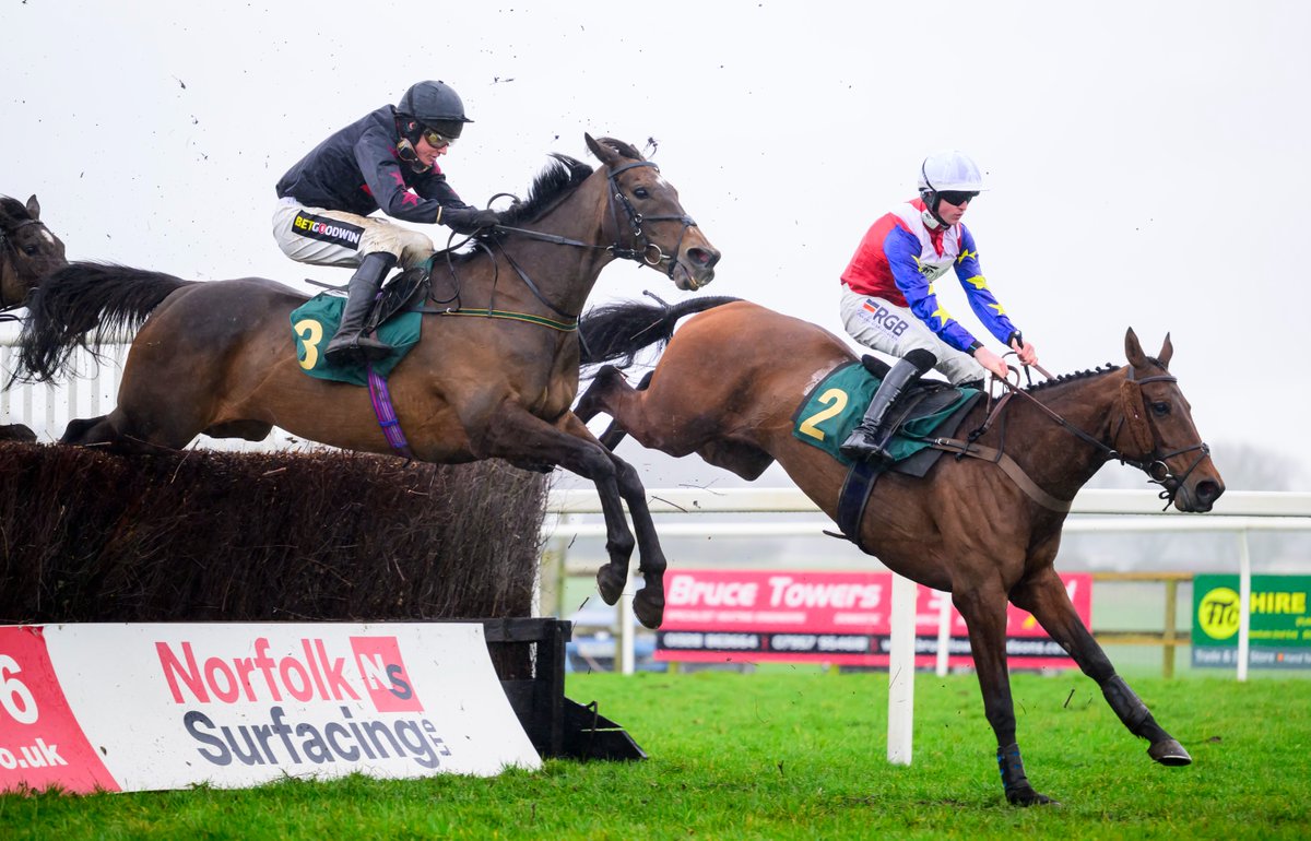 FakenhamRC's tweet photo. Have you ever wondered about promoting your business to race goers, both locally and further afield? We offer a variety of packages - ads on race day screens for £370 a year, track side boards from £500 or advertise on a jump for £275 a raceday👉 info@fakenhamracecourse.co.uk. https://t.co/9R8w0H2hzW