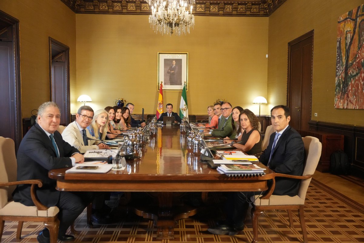 ParadelaJSr's tweet photo. Desde la Junta seguimos apoyando la rebaja de la factura energética de nuestra industria y empresas. Destinamos 10,2 M€ a través de @EnergiaAnd a respaldar proyectos de Alter Enersun, @Atlantic_Copper, @MoeveGlobal, Intermalta y EMASA que suman una inversión conjunta de 36,8 M€ https://t.co/zXobROyNlY