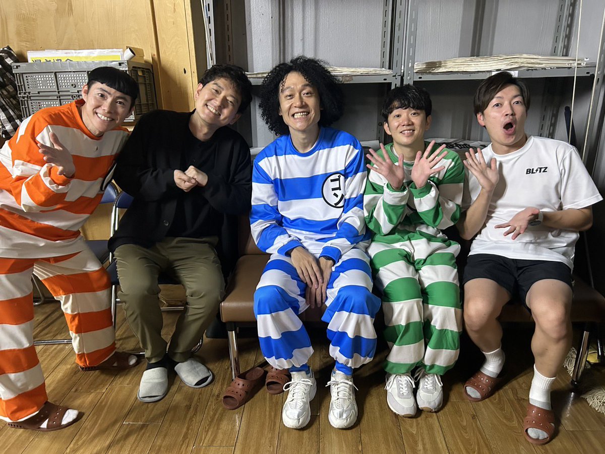 1975gon0621's tweet photo. 才能豊かな
ナイツの土屋君と
国外退去仲間の
シューマッハの五味君

大好きな小屋
浅草東洋館の出番でした。 https://t.co/2IKoNYK8a0
