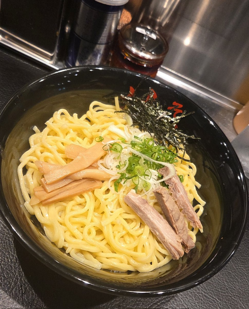 6X66q's tweet photo. 労働後の油そば…染みる〜〜 https://t.co/2pujgMxalj