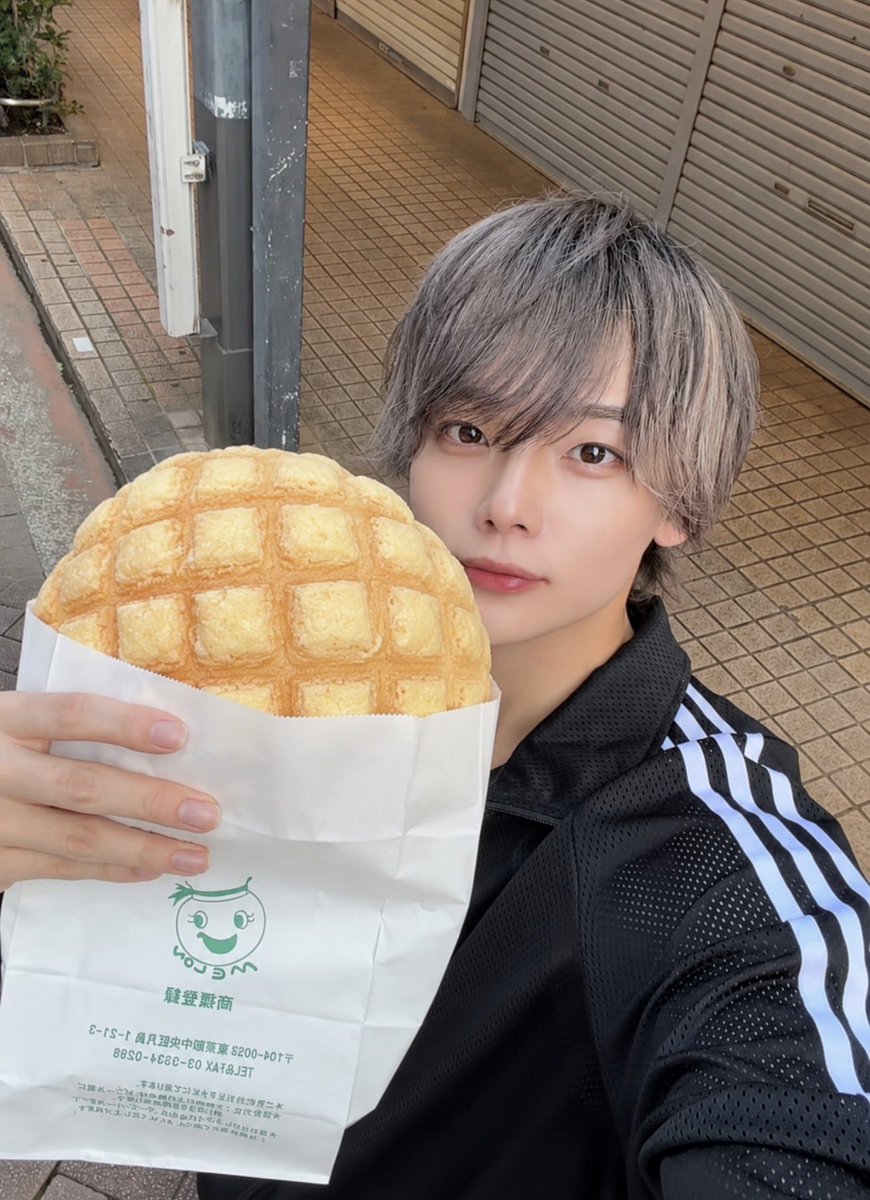 Kyouhei2022's tweet photo. 顔が小さいからメロンパンがおっきく見える‼️ https://t.co/7yTYpWlQgj