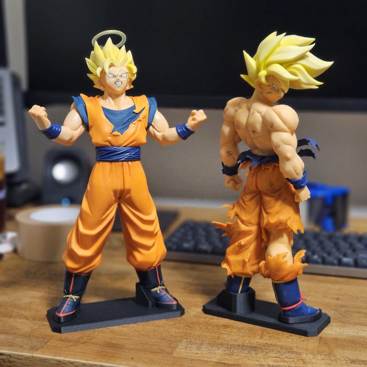 DB_Ramune98's tweet photo. 一番くじ ドラゴンボール クロニクル C賞 D賞 孫悟空 専用台座
こちら、セット販売を開始しました!
この二体の台座、揺れにも結構強いんです😁

https://t.co/JdRSXdbhzm https://t.co/xhWoOBqul8
