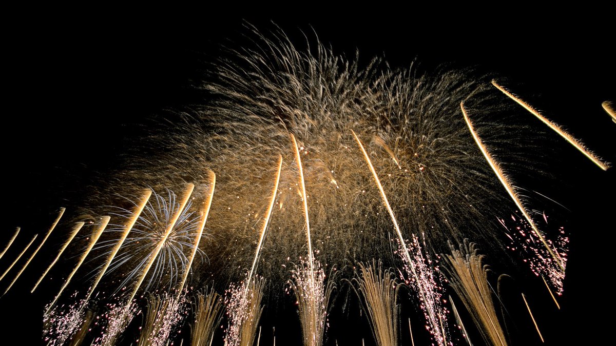 masachappy's tweet photo. 2026.7.1 SHOGO HAMADA 50th ANNIVERSARY FIREWORKS 2026

花火専用カメラアプリ「花火に行こう Camera」を使ってiPhoneで撮影。　
一般の方が「花火をちょっときれいに撮ってみたい」という入門としては、良いかなぁと思ってます。

自己満足ですが、撮影を気軽に楽しめるアプリにしていきたいです😊 https://t.co/3eGWF8vk10