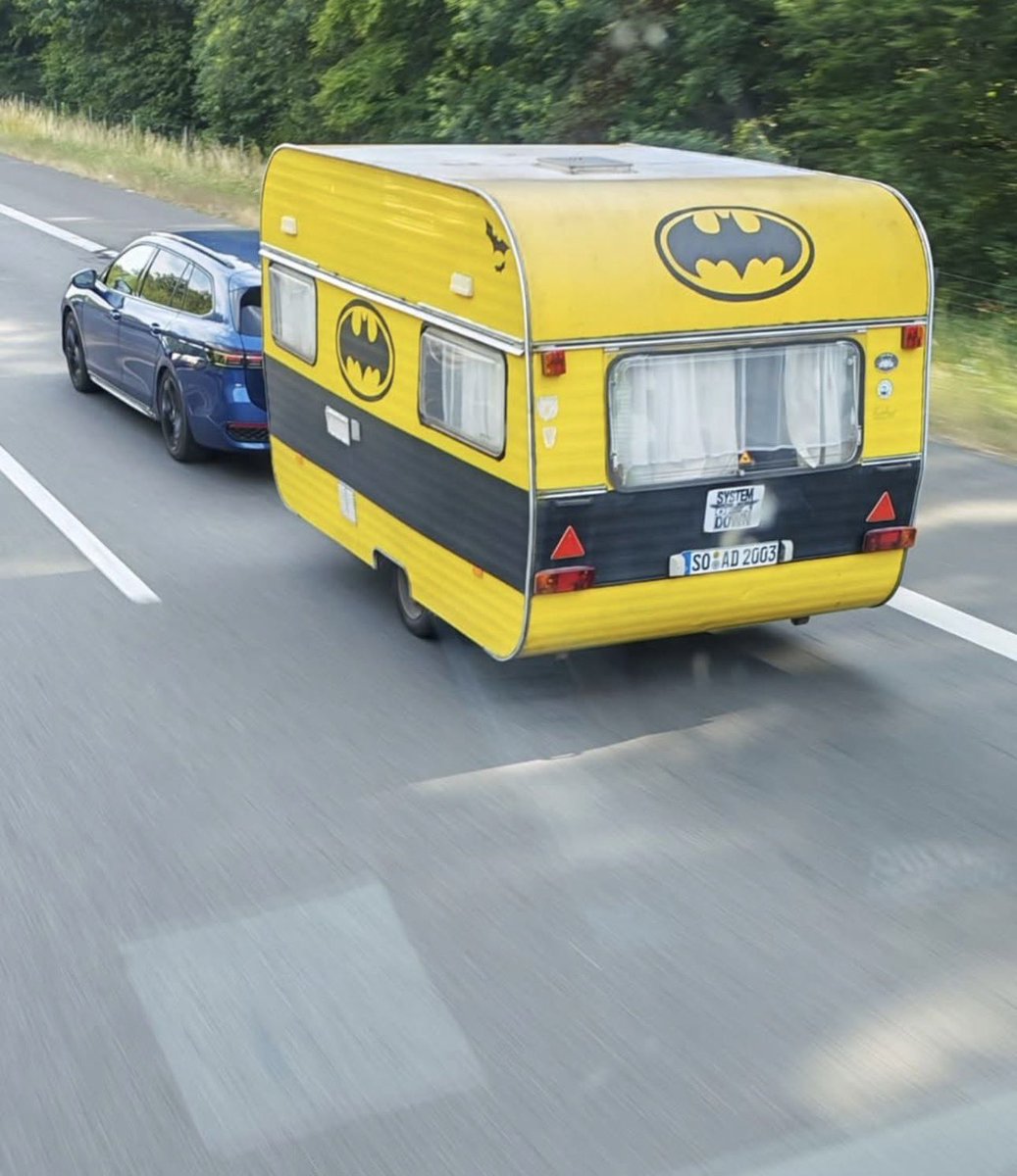 luha_ELSCORPIO's tweet photo. BATMAN IS IN VACATION IN GERMANY https://t.co/z7I2Agt5cs