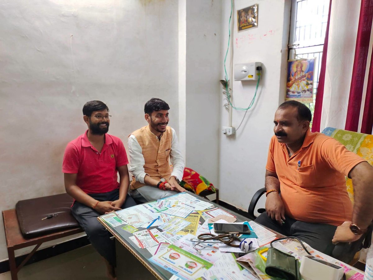 bjp4prashant's tweet photo. #जन्मदिन_शुभेक्छा🧁💐
भारतीय जनता पार्टी जनपद जालौन के चिकत्सा प्रकोष्ठ के जिला सह संयोजक बड़े भाई श्री डॉ नीटू द्विवेदी पिपरायां जी भाईसाहब,आपको जन्मदिवस की हार्दिक बधाई एवं शुभकामनाएं।
ईश्वर से प्रार्थना है कि आप दीर्घायु हों और सदैव स्वस्थ एवं प्रसन्न रहें।
#जयमाई_की @BJP4UP https://t.co/bDjZ1r3YUi