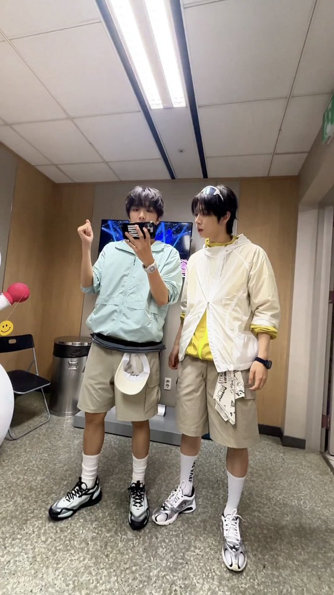capslock_DOOR's tweet photo. 이 얼딩 둘 뭐임ㅋㅋㅋㅋㅋㅋㅋㅋㅋㅋㅋㅋㅋㅋㅋㅋㅋㅋㅋㅋㅋㅋㅋㅋㅋㅋㅋㅋㅋㅋㅋㅋㅋㅋㅋㅋㅋㅋㅋㅋㅋㅋㅋㅋㅋㅋㅋㅋㅋㅋㅋㅋㅋㅋㅋㅋㅋㅋㅋㅋㅋㅋㅋ https://t.co/Q2JBFWrhjq