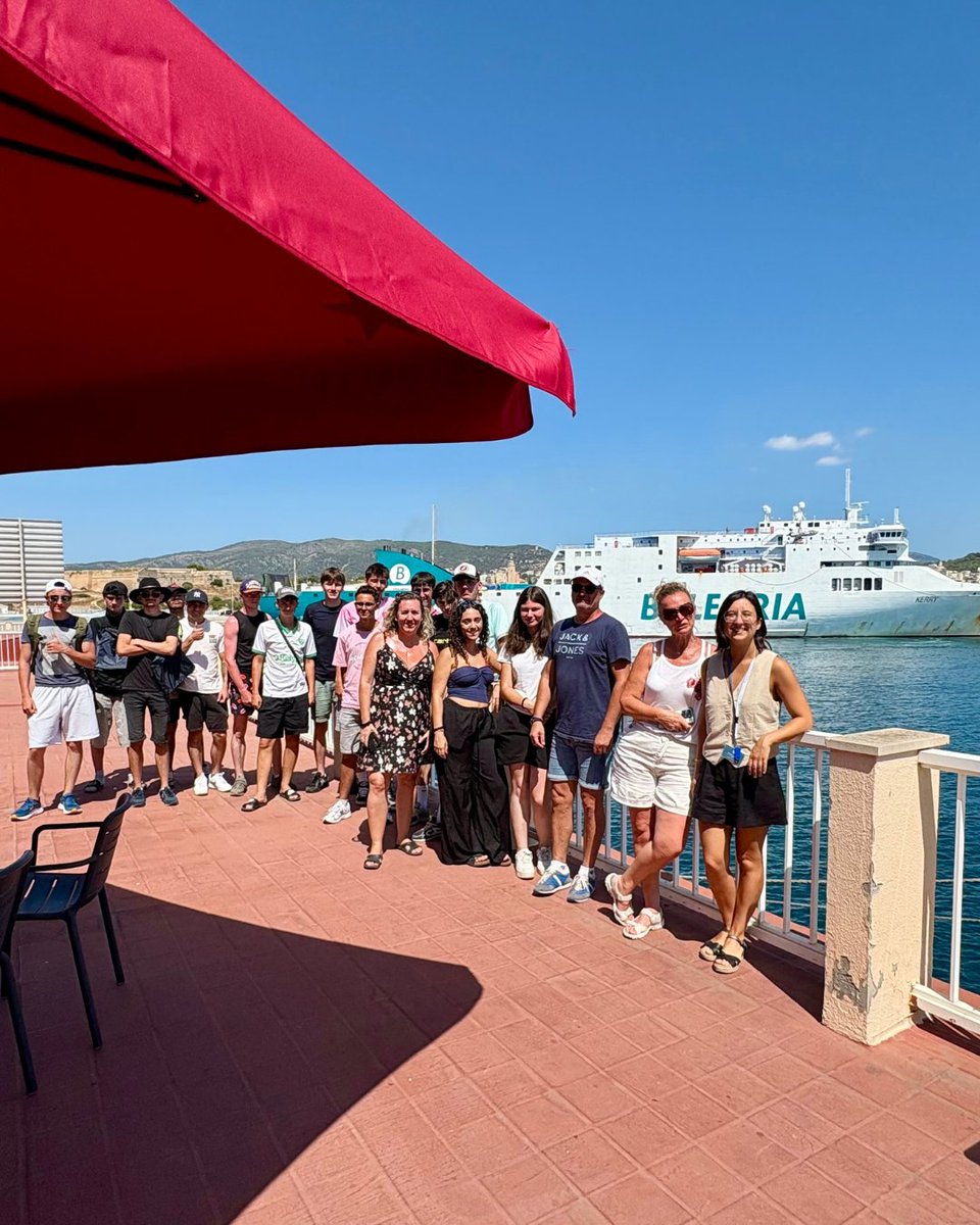 PortsdeBalears's tweet photo. Avui hem rebut la visita d'un grup d'estudiants de Grau Mitjà de Formació Professional en Transport i Logística del Lycée Professionnel des Monts du Lyonnais, situat a Chazelles-sur-Lyon, prop de Lyon (França). 🇫🇷
#apb #portsdebalears https://t.co/UuXXpdr8X5