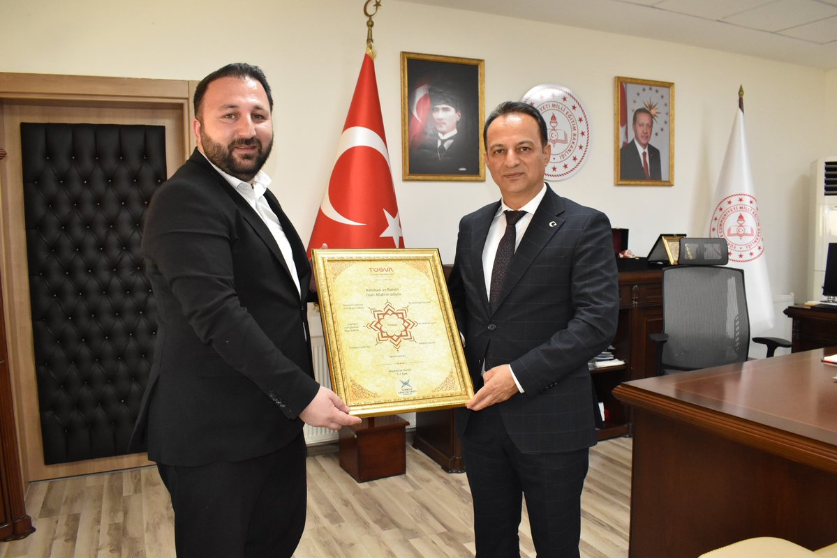 BurdurilMEM's tweet photo. 📌 TÜGVA Burdur İl Temsilcisi Sayın Abdülkadir Çiçek, İl Millî Eğitim Müdürümüz Sn. M. Necmeddin Dinç'i makamında ziyaret etti.
@tcmeb 
@Yusuf__Tekin 
@Burdurvalilik 
@necmidinc https://t.co/llfaGISmem