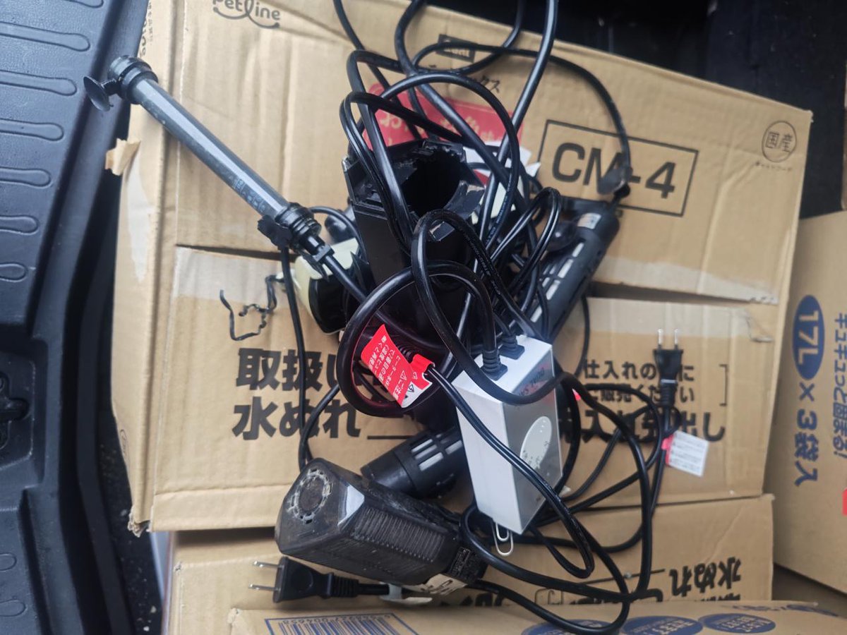 DORCUS_happy_'s tweet photo. いつもイイネやリポストを頂きありがとうございます。
フォローもまた感謝致します🙇 

★中古サーモとヒーターセット差し上げます。たぶん使えます。

恐れ入りますが発送はしていません。引き取り優先です。
 #魚 #カブトムシ #クワガタ #佐賀 https://t.co/8yLeiIkYOl