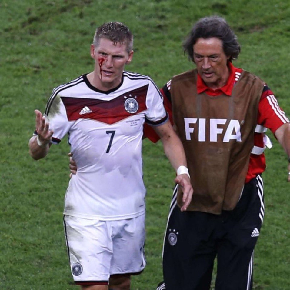 RVN256's tweet photo. Eine ganze Generation wird nicht wissen, wie es war, für diese Mannschaft zu sein.
Die Welt fürchtete sich vor uns und das zurecht, weil wir jedes Spiel erkämpft haben.

Das waren andere Zeiten. https://t.co/3kR9YmZ5oS