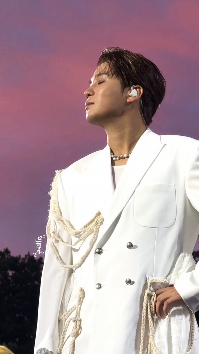 giwaffes's tweet photo. 260628 bst hyde park 💜

jongho looking at the crowd 🥹

#에이티즈 #종호 #ATEEZ #JONGHO https://t.co/oYgLJmT64T