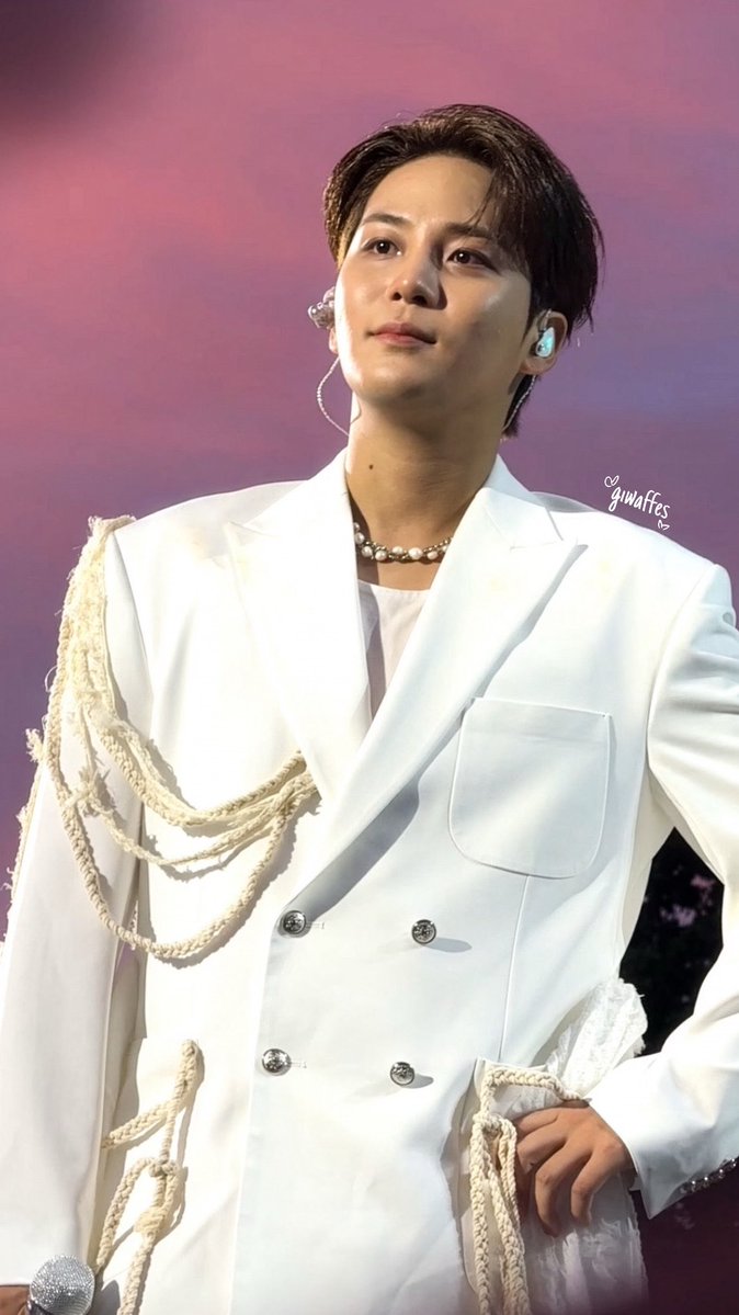 giwaffes's tweet photo. 260628 bst hyde park 💜

jongho looking at the crowd 🥹

#에이티즈 #종호 #ATEEZ #JONGHO https://t.co/oYgLJmT64T