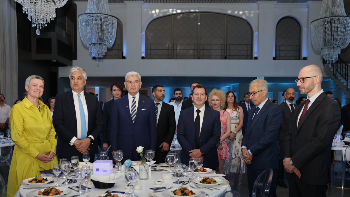 JoeIssaElKhoury's tweet photo. شاركت في حفل العشاء الختامي لبرنامج "Lebanon Innovate" الذي يموّله الاتحاد الأوروبي بقيادة Berytech وبالشراكة مع IRALEB، IRI، EBN، LEITAT، وANIMA. ومما جاء في كلمتي:
-نعيش تحوّلات جيوسياسيّة وتكنولوجيّة عميقة، تتطلّب دعم البحث العلمي الذي لم يعد ترفًا أكاديميًا أو نشاطًا نظريًا مجردًا، بل حاجة ماسّة للتطوير والتحديث الصناعي وريادة الأعمال والابتكار.
-الصناعة التكنولوجية اللبنانية قادرة على المنافسة لتمتّع العاملين فيها بالمرونة والذكاء والابداع، وهم يشكّلون الموارد البشريّة التي تُميّز لبنان عن الكثير من البلدان.
-الابتكار والجودة والسمعة هم وسيلتنا التسويقيّة الرئيسيّة،ساعين مع الصناعيّين الى نقل البحث العلمي من الدراسات إلى خطوط الإنتاج، وتحويل المعرفة إلى منتجات، والأفكار إلى صناعات، والابتكار إلى قيمة اقتصادية وفرص عمل.
-هذا التوجّه يتطلّب بناء جسر مؤسّسي ومستدام بين الجامعات والقطاع الصناعي، وتحويل الأبحاث إلى نتائج ملموسة تعزّز قدرتنا التنافسيّة في الأسواق العالميّة.
-أدعو إلى إطلاق الميثاق الوطني للمعرفة، ليكون في خدمة لبنان وصناعته الوطنية، ويرتكز على إنشاء هيئة وطنية للابتكار، إقرار حوافز ضريبية للبحث والتطوير، تعزيز التواصل مع الكفاءات اللبنانية المنتشرة في العالم، إنشاء تجمّعات متخصّصة للبحث والتطوير في القطاعات التي يتمتّع فيها لبنان بميزات تنافسيّة حقيقية وإقامة شراكة دائمة ومستدامة بين الجامعات والقطاع الصناعي والعلماء والباحثين والمهندسين اللبنانيين المنتشرين في أبرز الجامعات ومراكز الأبحاث العالمية.