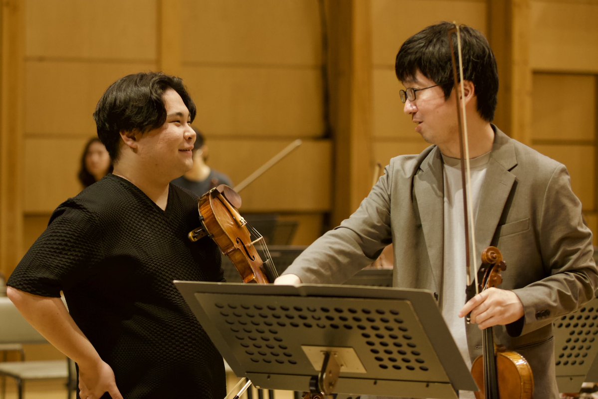 geidai_music_p's tweet photo. Vn #山田雄万 さんは本学Jr.アカデミーで学んだ中学時代にも #藝大フィル と協演。今回は優雅さと猛々しさの両面が楽しめるモーツァルトの協奏曲第5番「トルコ風」。
人気の定番、ラフマニノフのPf協奏曲第2番では #岡田芳樹 さんの超絶技巧とオーケストラが織りなすロマンティックなひとときを…。 https://t.co/POCiTfGJjk