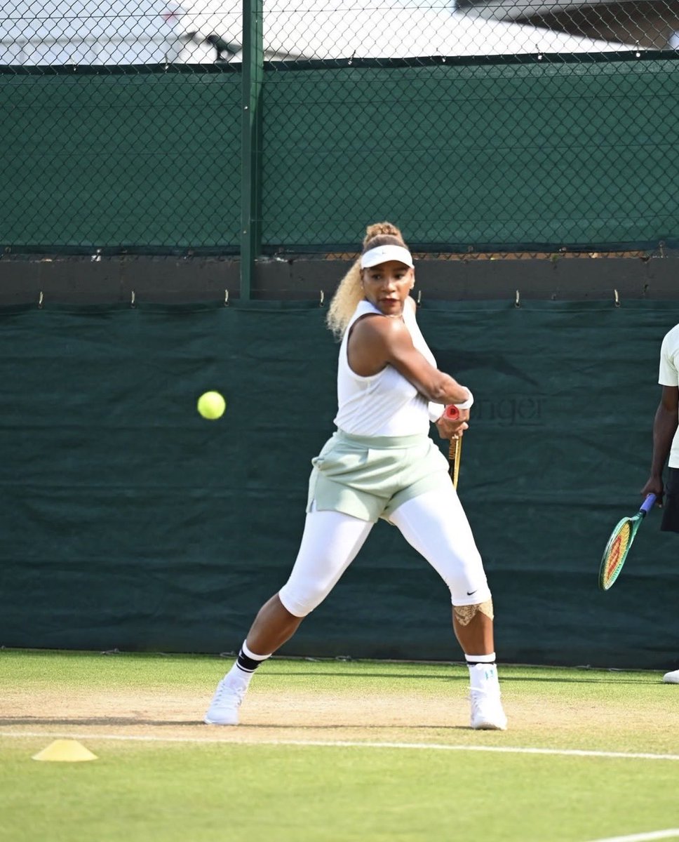 GroundPasspod's tweet photo. Found it! Serena Williams’ knee was taped before in practice before the tournament started. I know I wasn’t hallucinating.  
#Wimbledon https://t.co/QsKlhuDGWA