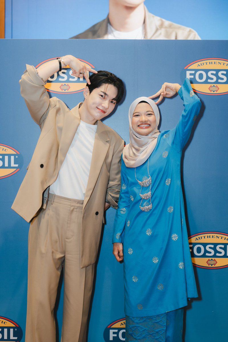 212a_m's tweet photo. Never in a million years did my 17-year-old self think this moment would become reality. 🥹

Thank you for being such a gentleman, Kim Myungsoo. I’ll treasure this memory forever. 🥰

28.06.2026
Fossil @ IOI City Mall https://t.co/eC10YjN1iX