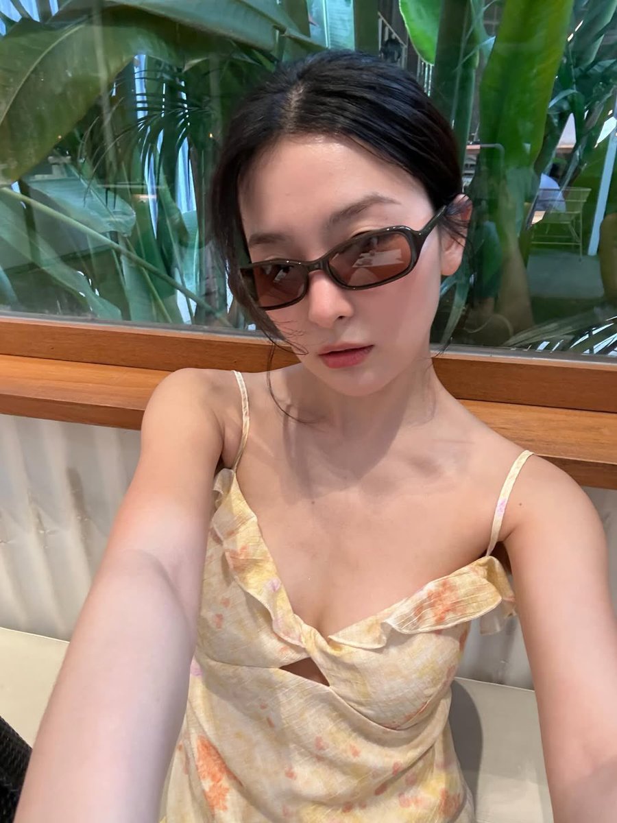 thalyonfilm's tweet photo. seulgi was radiant in bali https://t.co/8eJqYExE1W