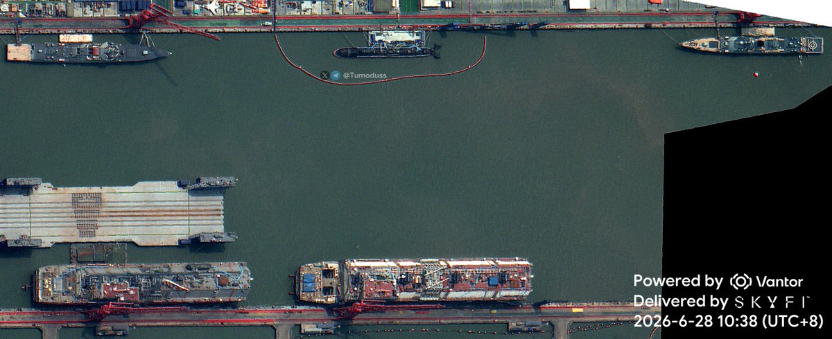 Tumoduss's tweet photo. Jiangnan Shipyard on June 28: Satellite view of the new sub shows its sail visible, flanked by a Type 055 and a Type 052DG. 

Over in another dock at Hudong-Zhonghua, a Type 054B is under construction alongside what seems to be new Type 071 LPD construction. https://t.co/CxCGESMxzM