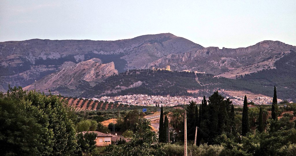 Meteo_Jaen's tweet photo. Junio de 2026: 28,0 °C de media (+4,3 °C). Segundo junio más cálido de su serie tras 2025.

Jaén, es la capital española más cálida del mes, solo superada por Sevilla Aeropuerto.
Lo extraordinario es que supera a Sevilla-Tablada y a Córdoba, a pesar de estar a casi 600 msnm. https://t.co/yS7R3DOrko