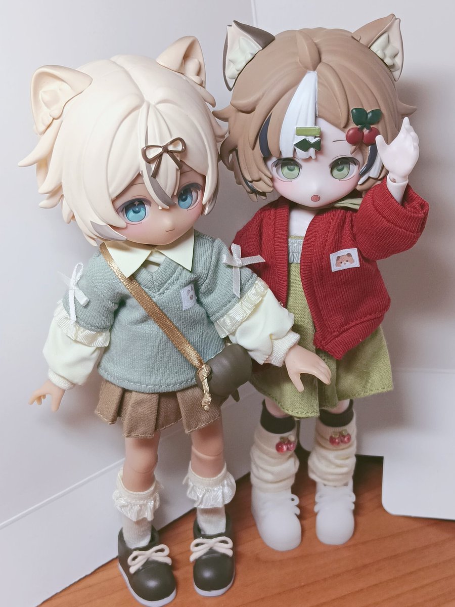aNemoNePingC's tweet photo. 兩隻小貓😺😺
#ブラインドドール #blindbox #盲盒
#水果硬糖研究所 #12分人偶 https://t.co/VIsulz5YZF