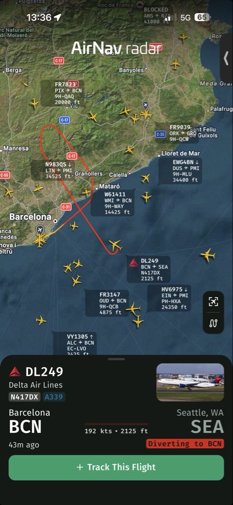FlightEmergency's tweet photo. Delta flight DL249 is returning to Barcelona after takeoff due to a bird strike
Track here: https://t.co/h1rzc8bNgF
@AirNavRadar https://t.co/cx6nSpemEP