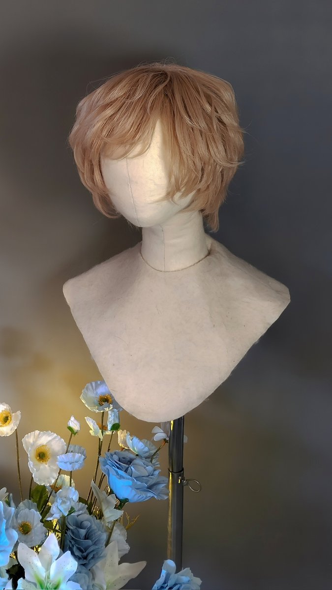 xuan_ryuu's tweet photo. short hair KanaKana definitely the sweetest wig i ever styled~! i love making fluffy hair𓂃𓂂◌˳𓇬
✧ Kanae 叶 - Nijisanji JP - Wig styled by Me ✧
◈ Display mannequin handmade by Me
#叶 #叶コスプレ #Nijisanji #wigmaker #wigstyling https://t.co/hCixUODDQr