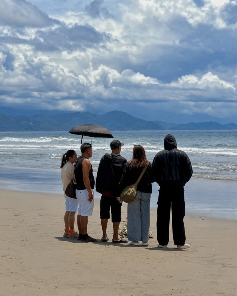 terrencefor3a's tweet photo. saw a video where yung waves pabalik-balik sa mama ni bobet then may nagcomment “the waves are sending their apologies” and i just completely lost it and broke down :(((((( https://t.co/TCbkeBl1L8