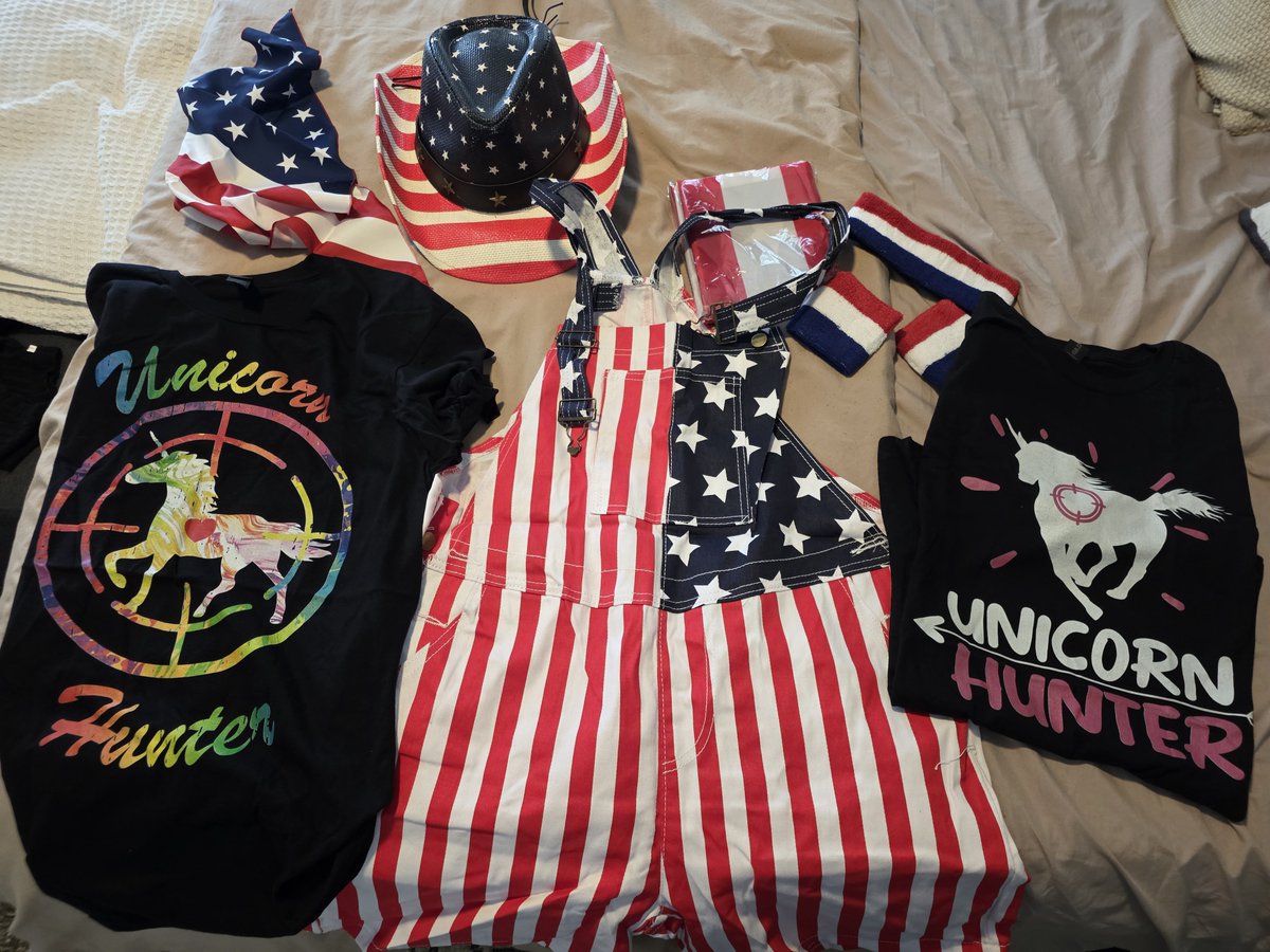 ForexIke's tweet photo. Just picking out my OOTD for my stream at 1030am with @_Ash_Trades_ and @MyFundedFutures
#TeamUSA https://t.co/QEn7nBSOM9