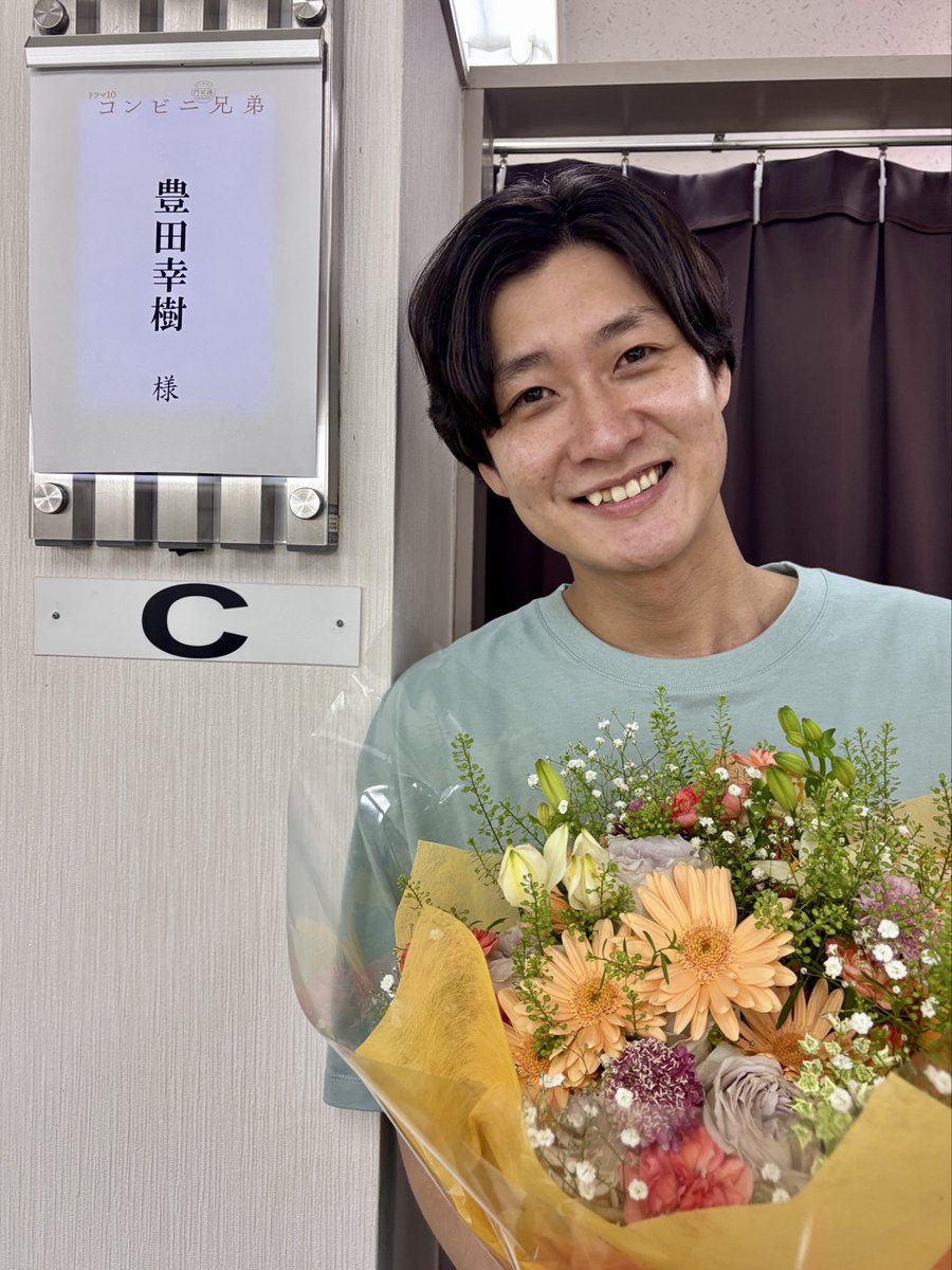 1022toyochin's tweet photo. NHK ドラマ10
『 #コンビニ兄弟 』最終回
ご覧いただきありがとうございました。

この作品に携われた事、
本当に嬉しく思います。
素敵な出会いに感謝でいっぱいです。
幸せな時間でした！

全10回、
最後まで暖かいご声援
ありがとうございました。

#NHK #ドラマ10 #コンビニ兄弟 https://t.co/ZBUus4mxSP