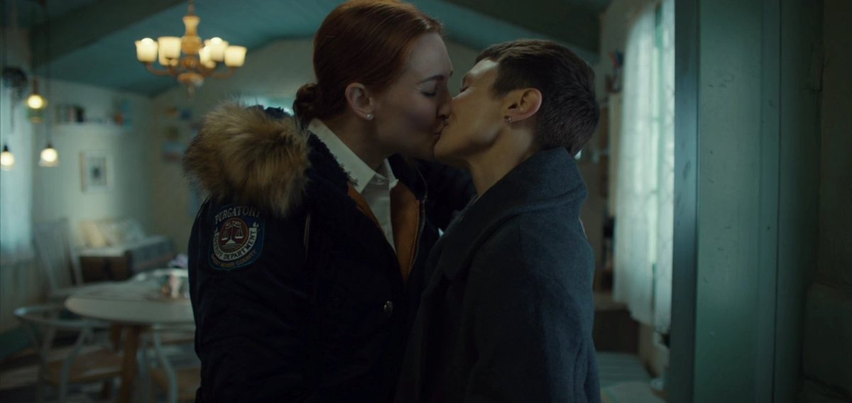 nanceevdb's tweet photo. #WayHaughtWednesday ❤️
#WynonnaEarp #Vengeance https://t.co/dH3O7FdoYQ