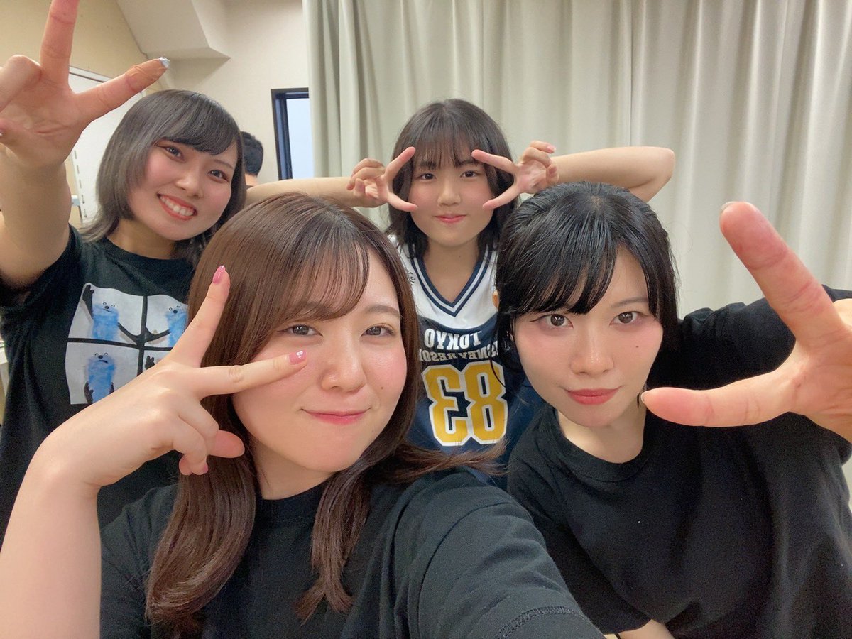 rei__loo2's tweet photo. お疲れ様です。7月ですね。
今月もよろしくお願いします🏖☀️

#しずJET、歌ダンス稽古2��目終わりました︎︎ᕷ
年々振り入れが早くなってきてる気がしている💭(気がしているだけ)良いことだ👊🏻

各班のナッツと雫P🫶🏻

ご予約お待ちしております💛💛💛

HP💻https://t.co/JQNQFm9biK https://t.co/n9goWzpaWG