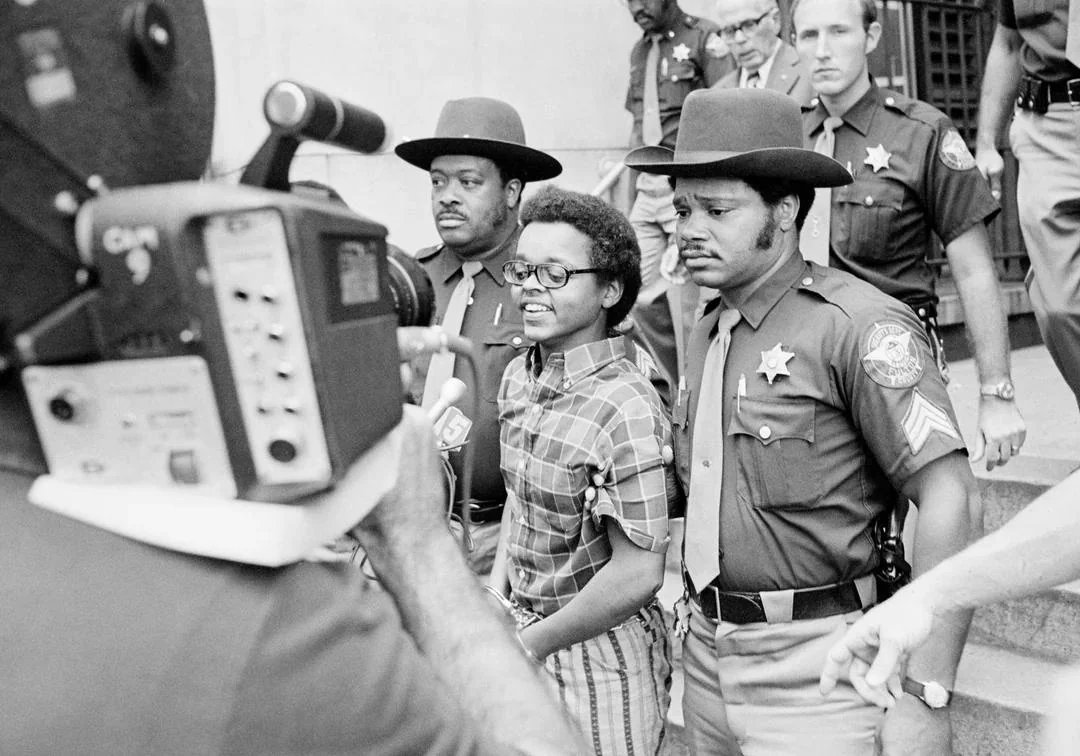 GAFollowers's tweet photo. On this day in 1974, MLK's mother Alberta, was shot and killed at Ebenezer Church by Marcus Wayne Chenault Jr (23).

He was arrested for Alberta's murder and the murder of church deacon Edward Boykin. https://t.co/4nIUwn5Ucm