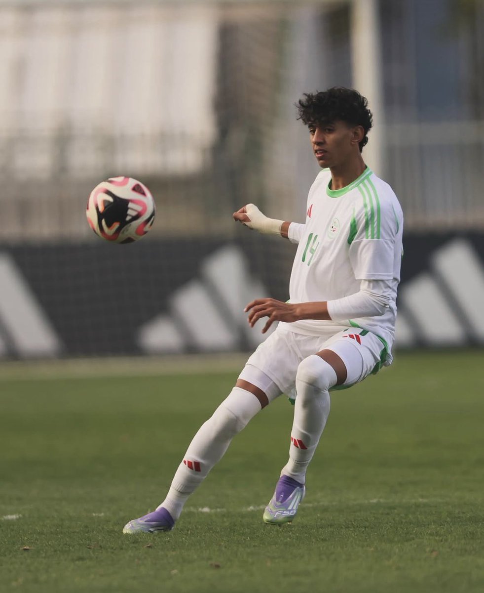 YoungTalentAAF's tweet photo. 🔵 L’international u23 Salah Bouziani (2006) va quitter le Paradou AC et s’engager prochainement à l’USMA ! ❤️🖤

🗞️ | @USMAXtra https://t.co/dlxCEVMRv4